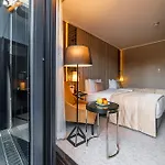 Doubletree By Hilton Hotel