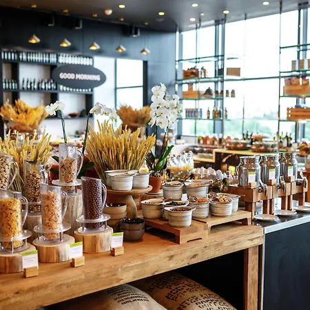 Готель Doubletree By Hilton 5*